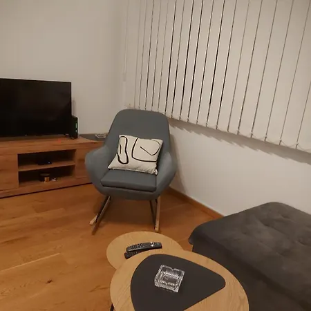 Stan Na Dan - Mrparis - Sa Parking Mestom *