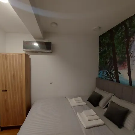 Stan Na Dan - Mrparis - Sa Parking Mestom